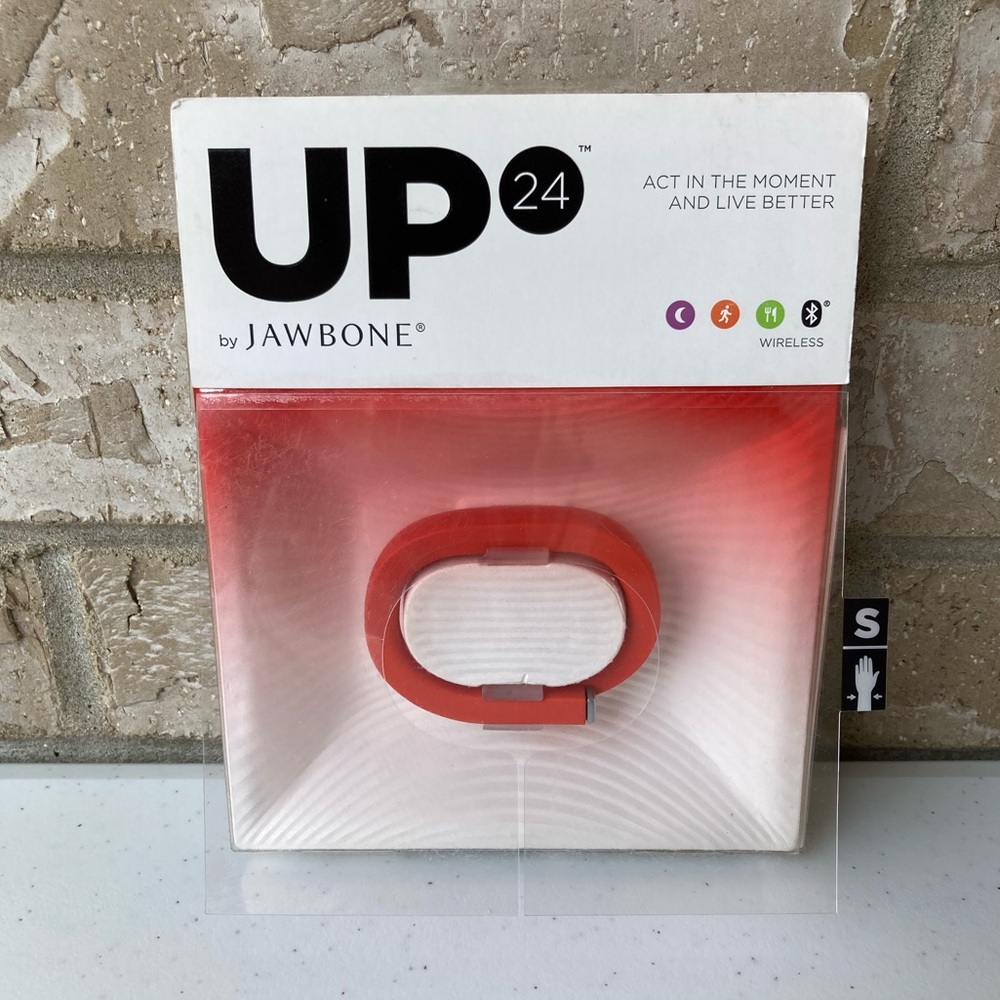 NWB UP 24 By Jawbone Bluetooth Activity Trucker Size S